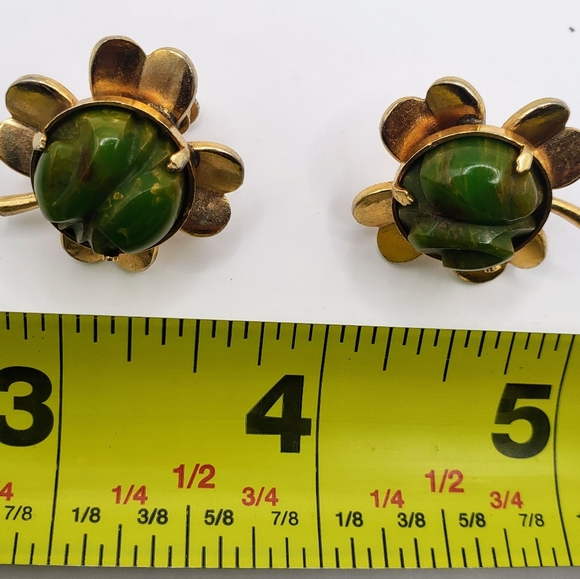 Rare Vintage Green Carved Bakelit Clover 4 Leaf Screwback Earrings - Picture 9 of 9